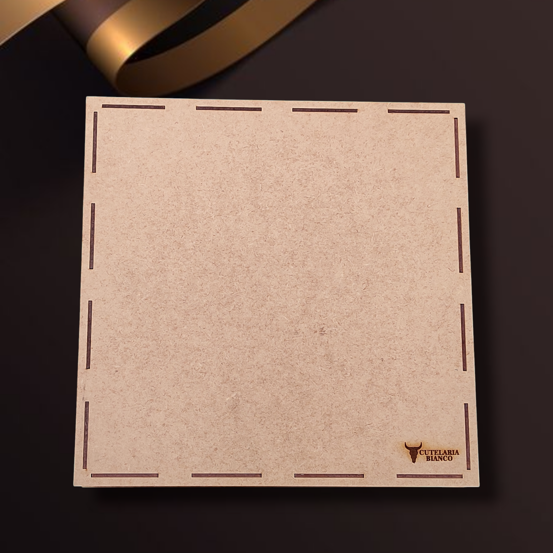 Kit Presente Bianco – Faca artesanal P/Churrasco + Tabua personalizada + Caixa P/Presente + Garra para Churrasco + Case em Couro