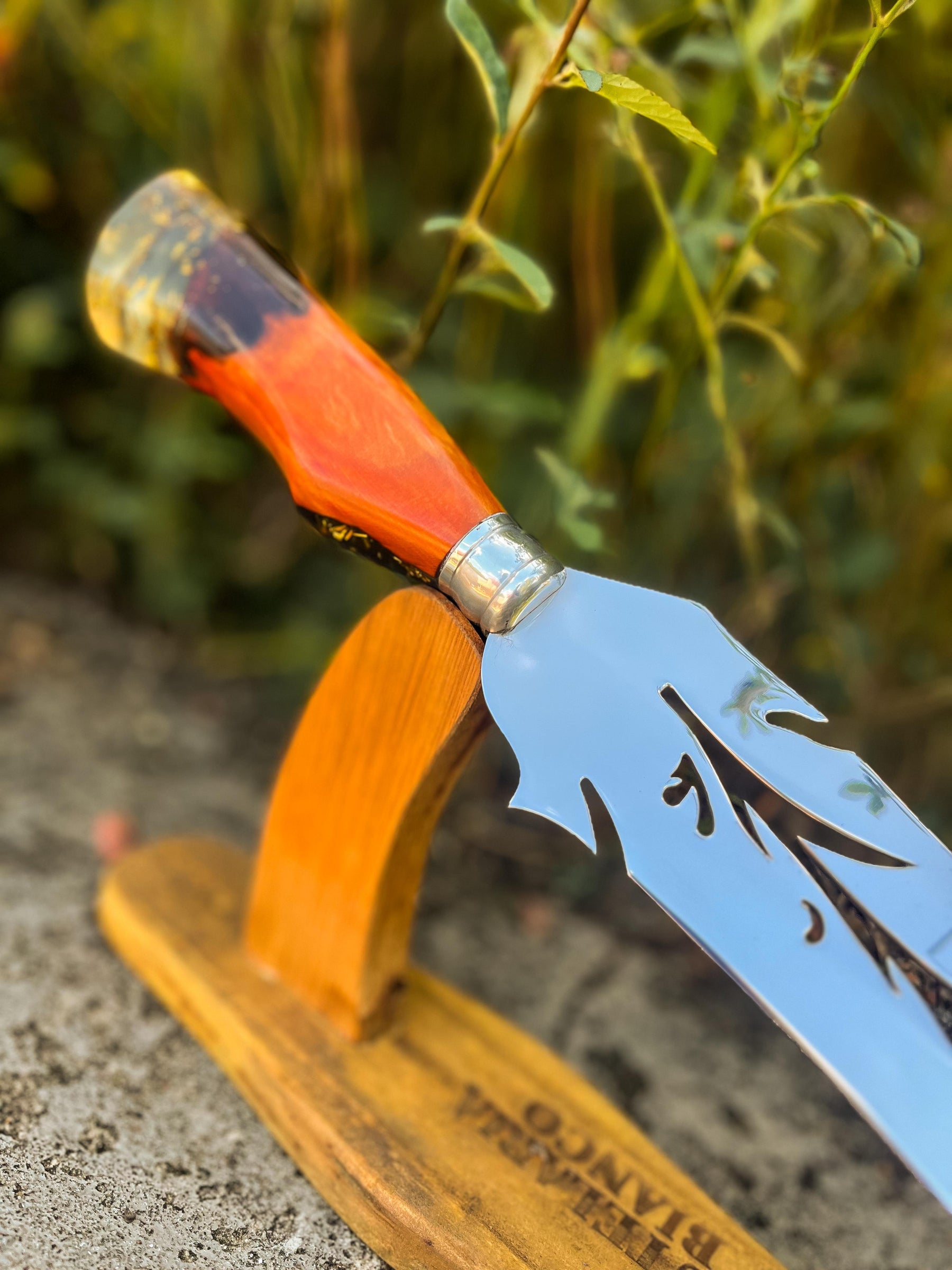 Faca Artesanal Modelo Pluma - Cabo folhas de ouro - Edição Colecionador